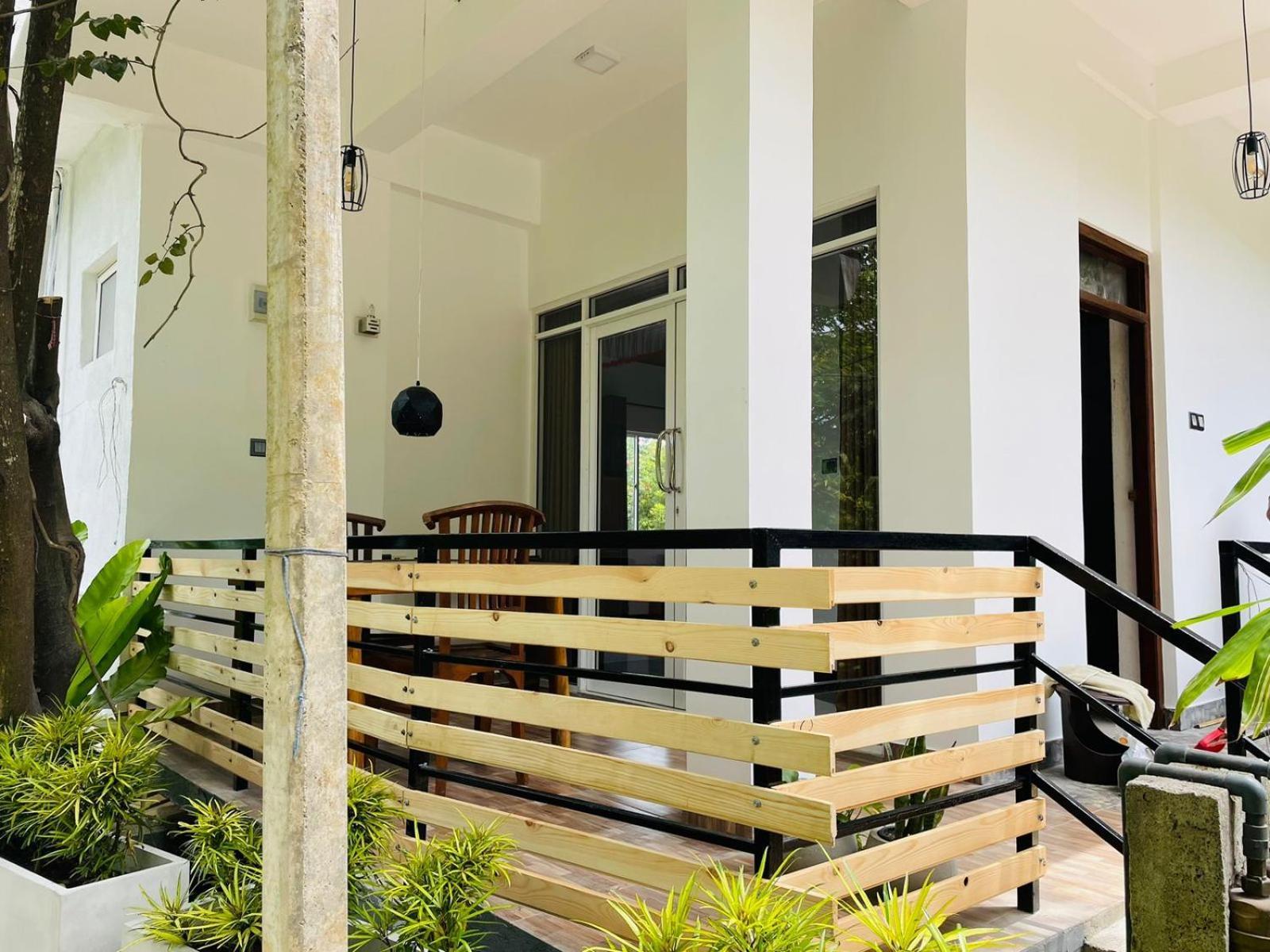 אלה Dhanudi Homestay מראה חיצוני תמונה