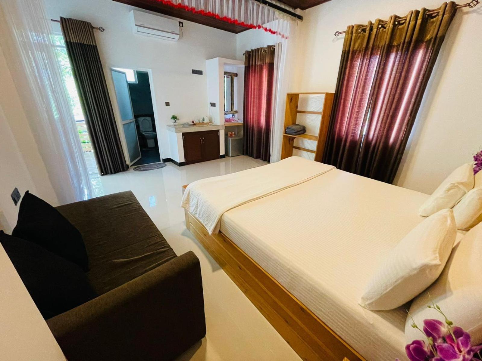 אלה Dhanudi Homestay מראה חיצוני תמונה