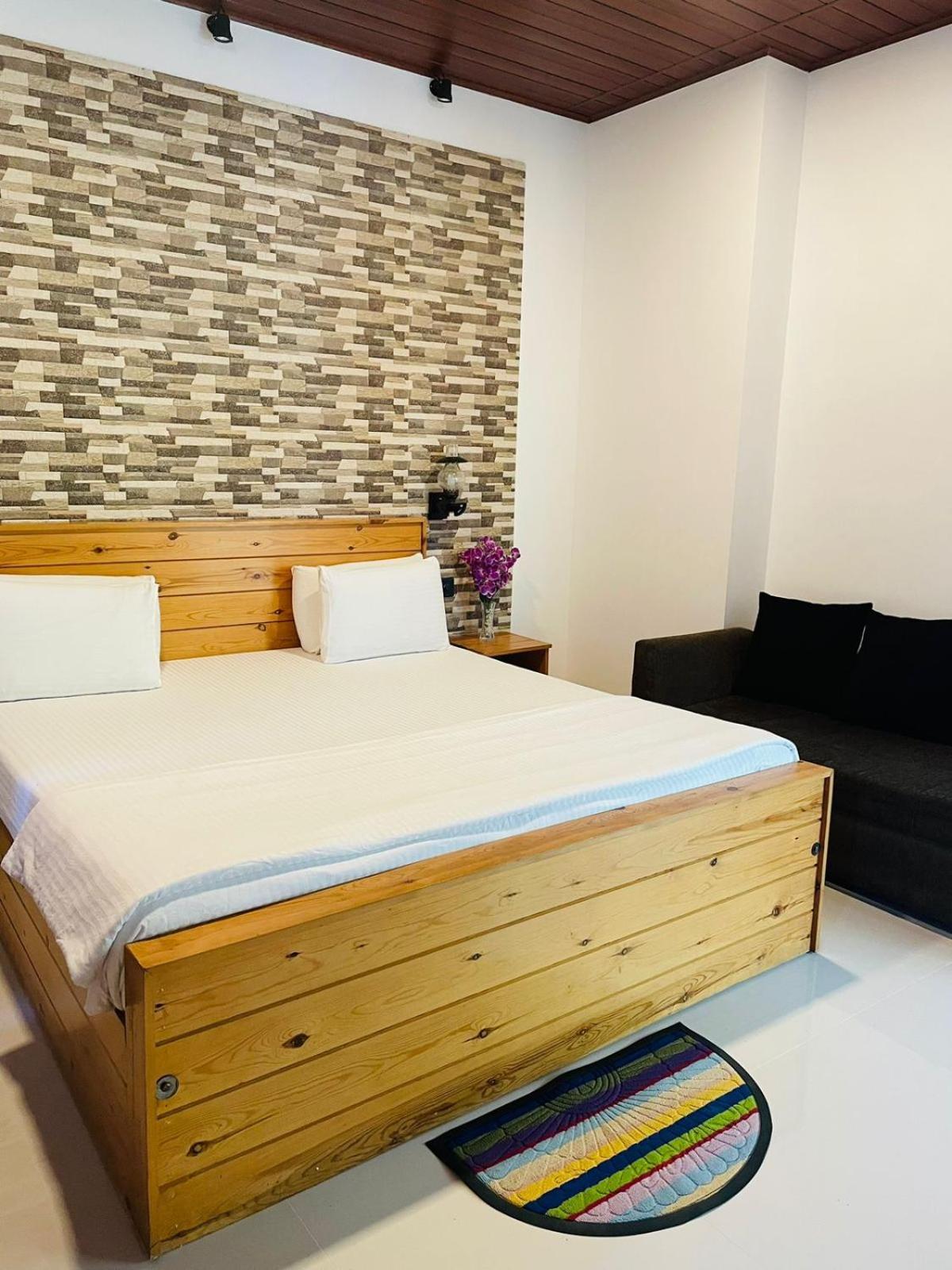 אלה Dhanudi Homestay מראה חיצוני תמונה