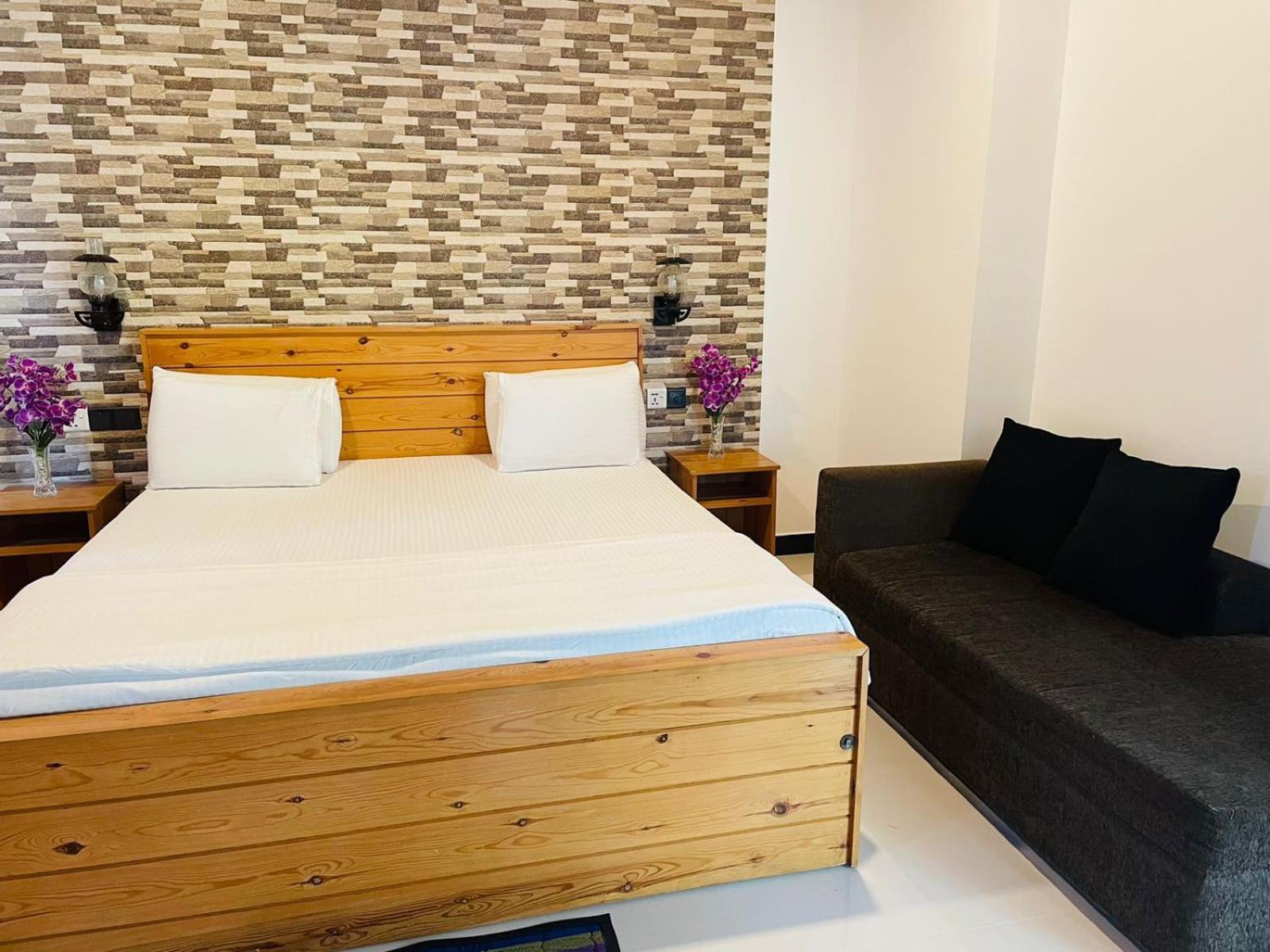 אלה Dhanudi Homestay מראה חיצוני תמונה