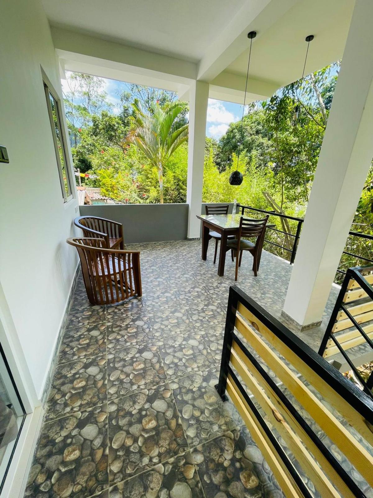 אלה Dhanudi Homestay מראה חיצוני תמונה