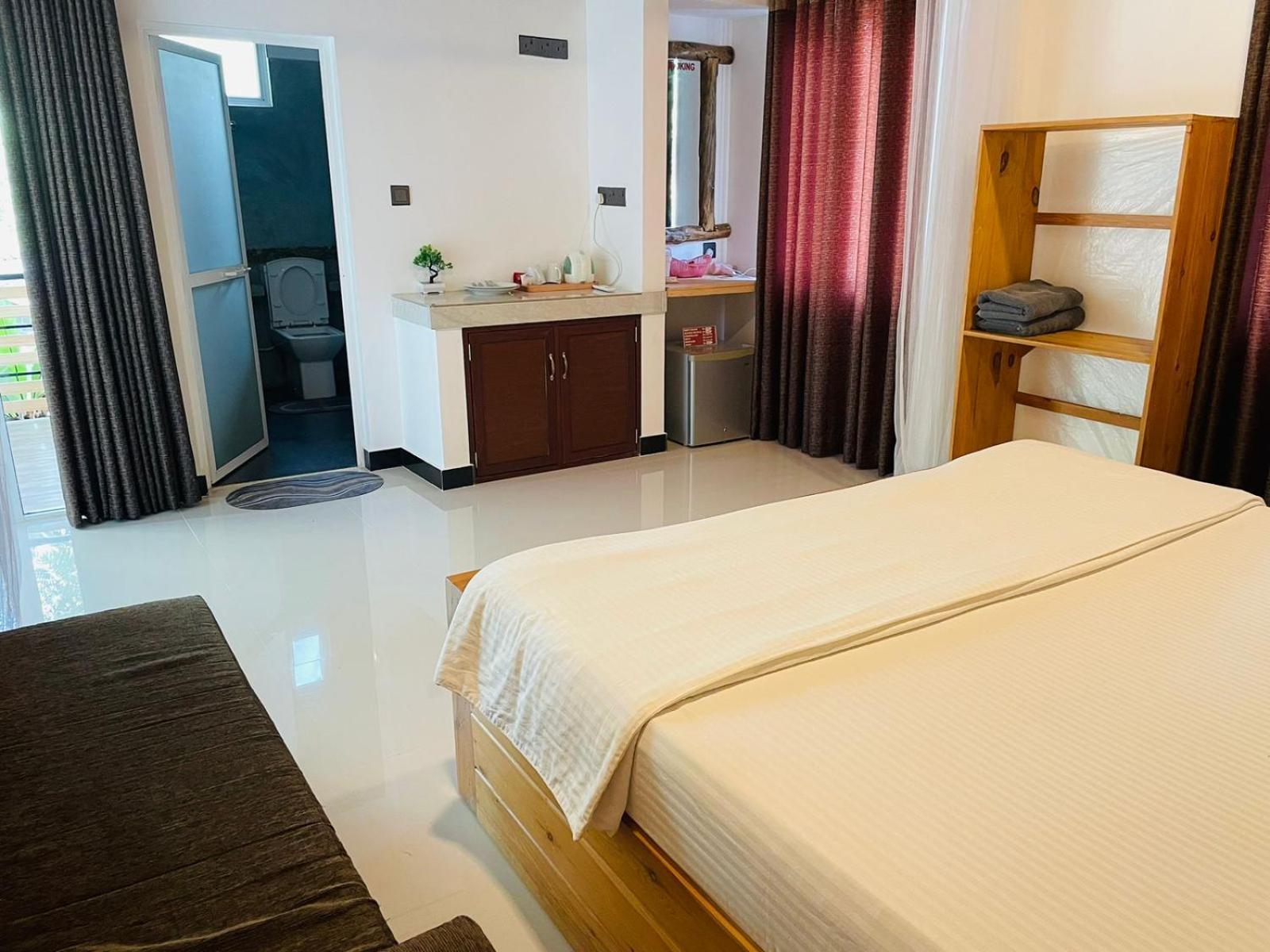 אלה Dhanudi Homestay מראה חיצוני תמונה
