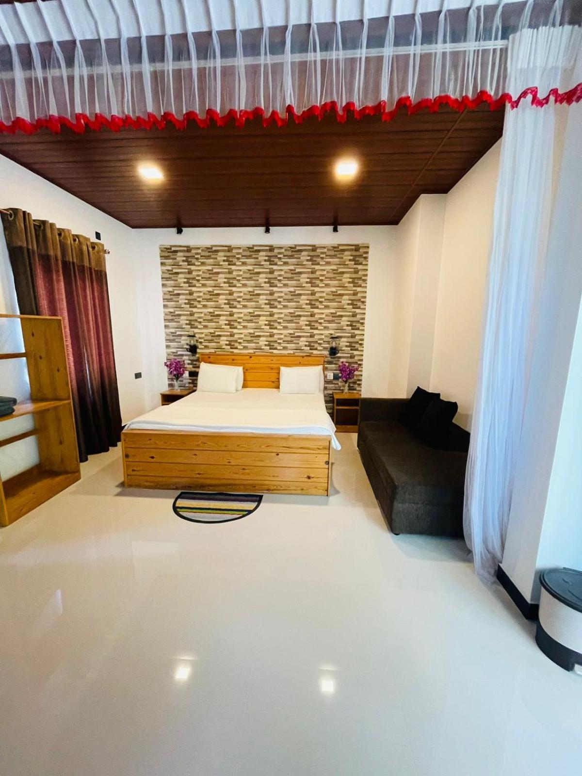 אלה Dhanudi Homestay מראה חיצוני תמונה