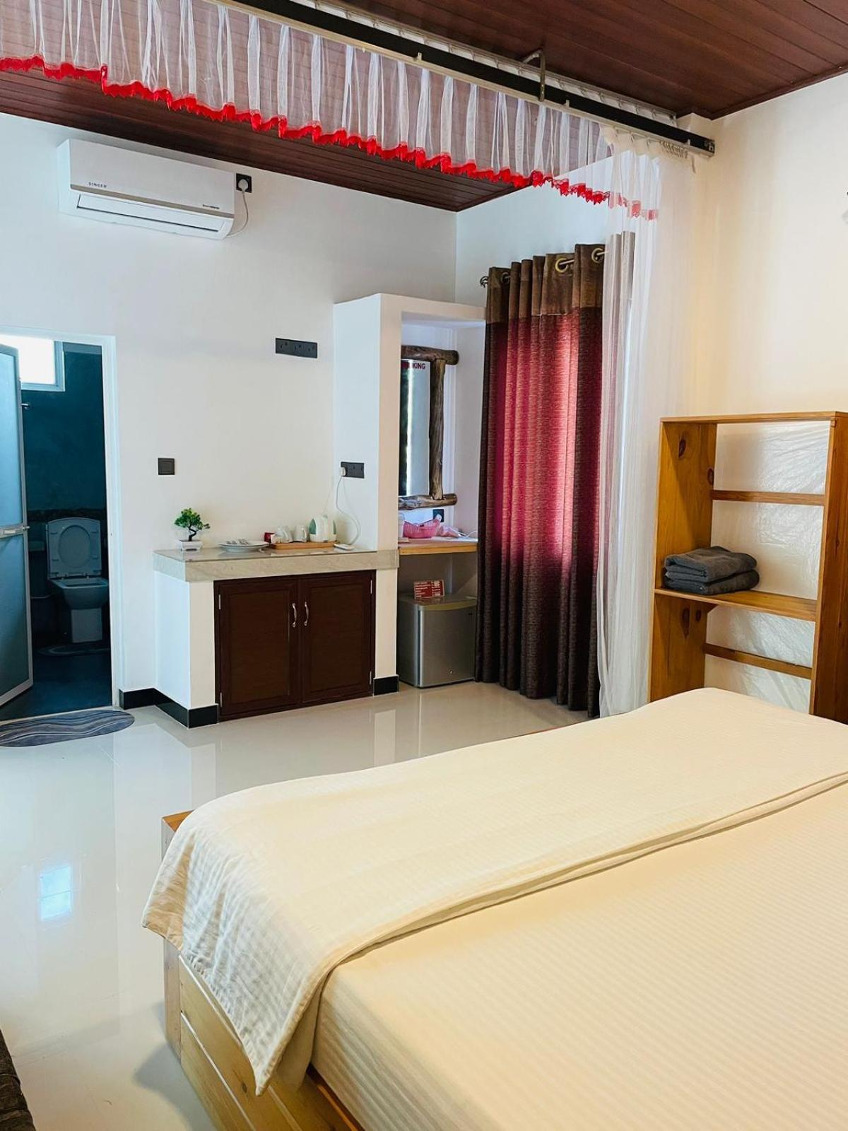 אלה Dhanudi Homestay מראה חיצוני תמונה