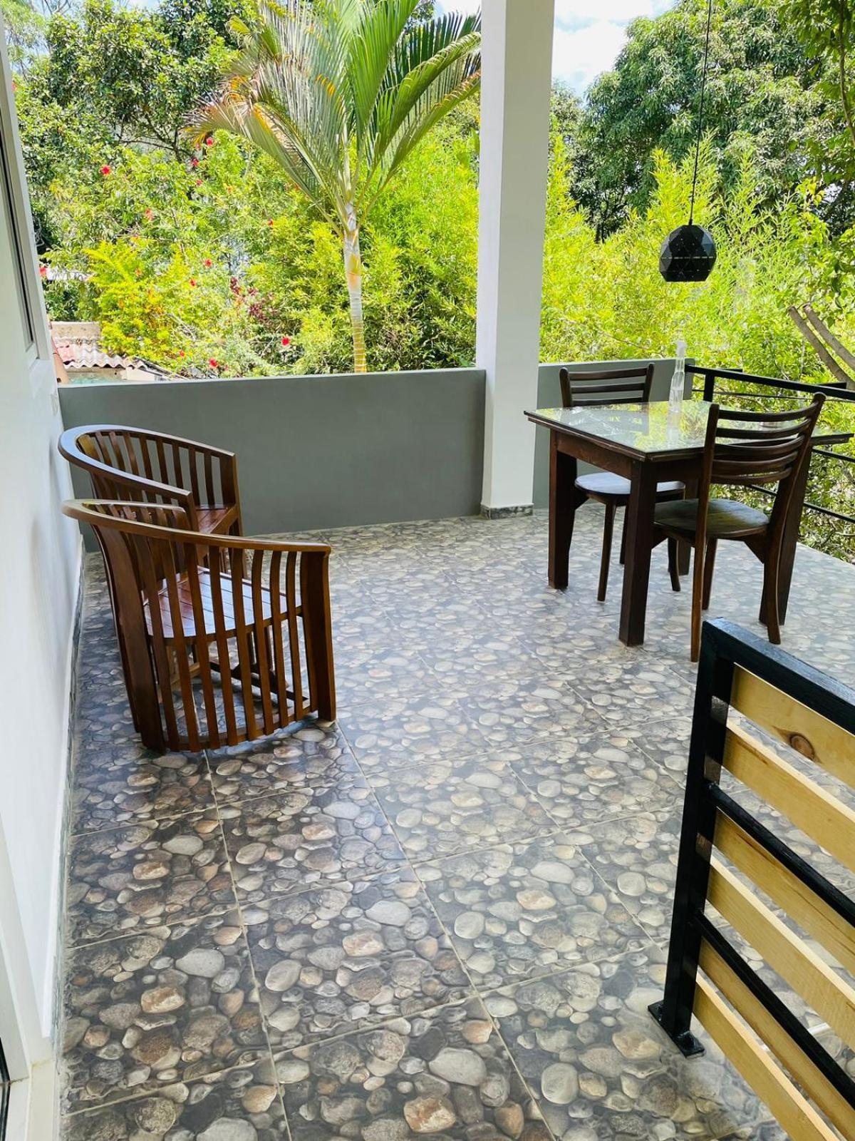 אלה Dhanudi Homestay מראה חיצוני תמונה