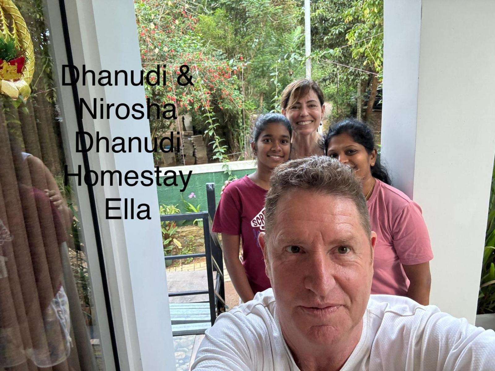 אלה Dhanudi Homestay מראה חיצוני תמונה