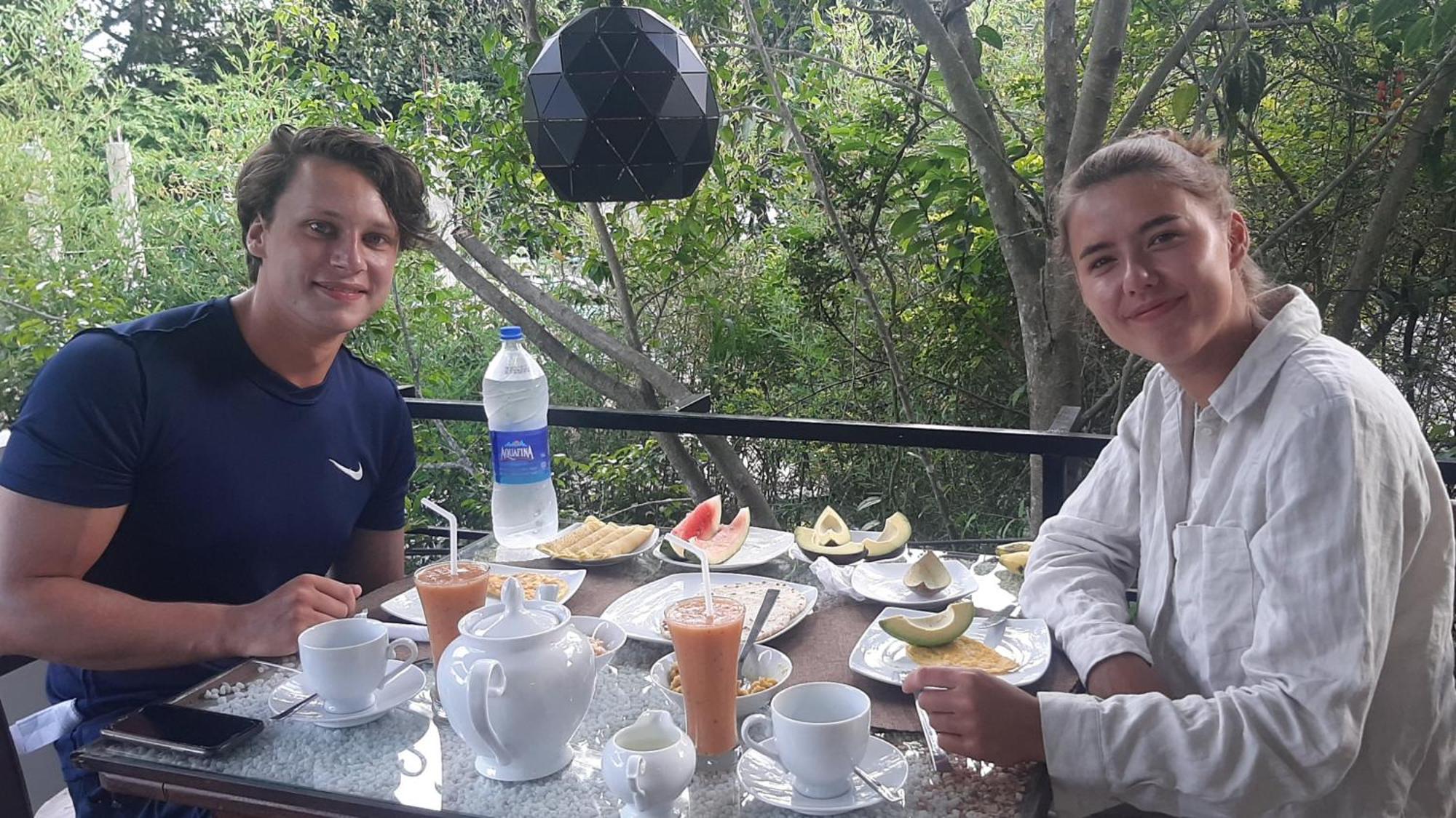 אלה Dhanudi Homestay מראה חיצוני תמונה