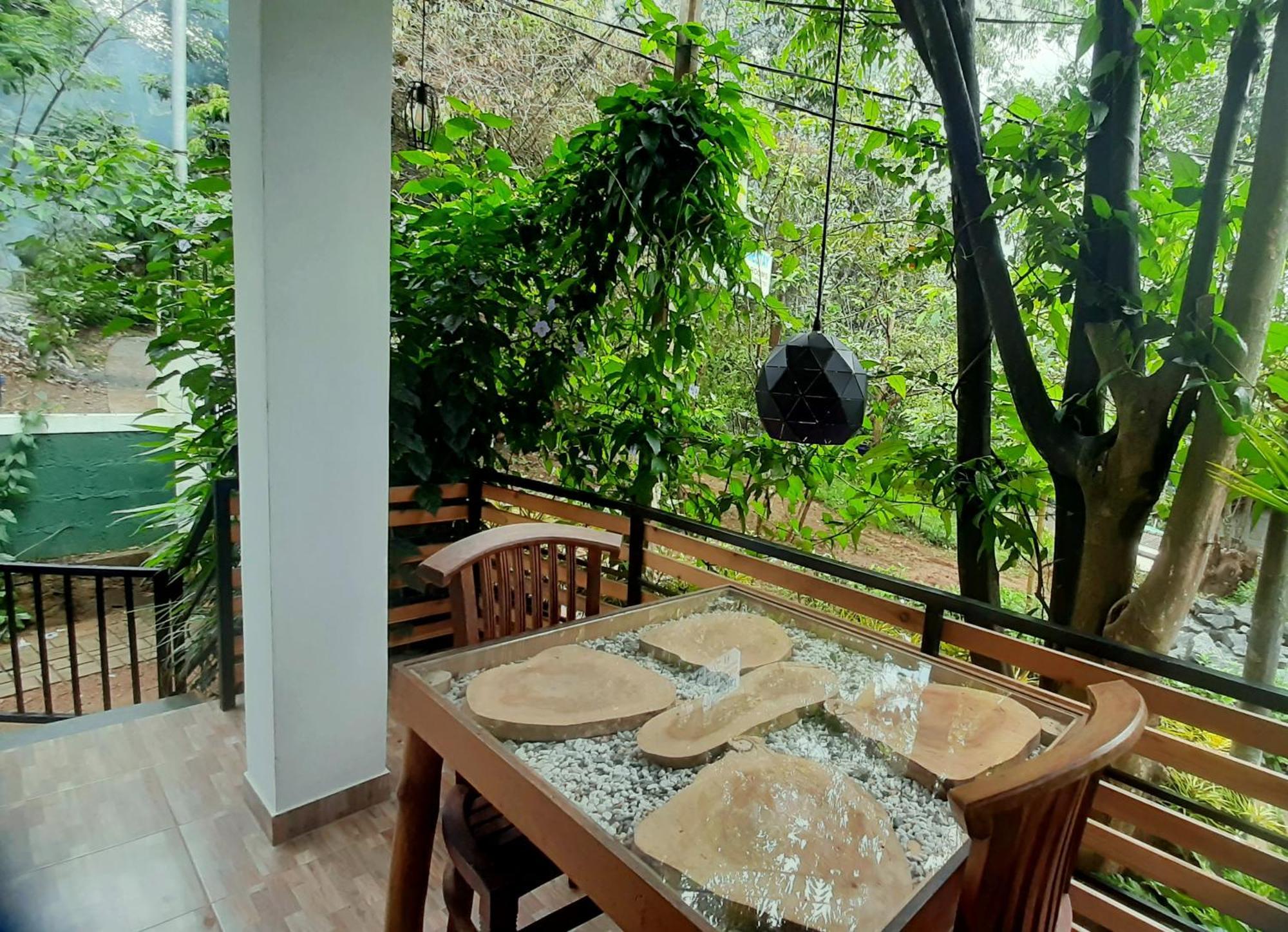 אלה Dhanudi Homestay מראה חיצוני תמונה